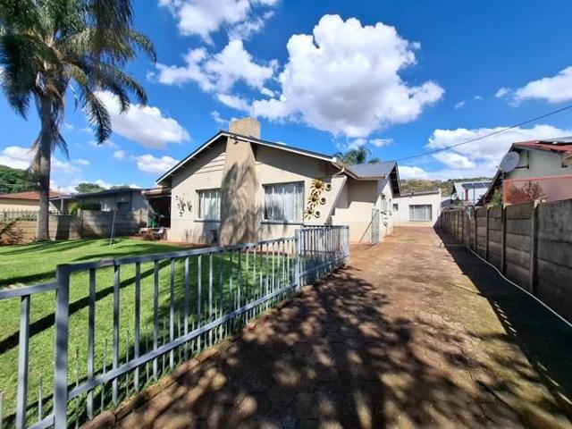 3 Bedroom House in Claremont
