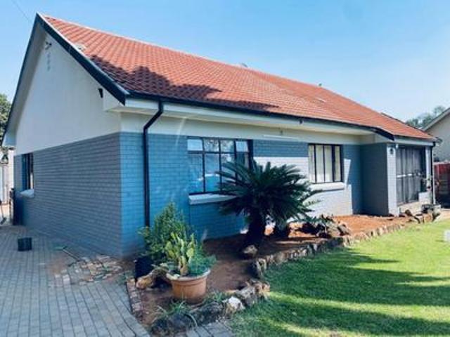 3 bedroom house in clayville east
