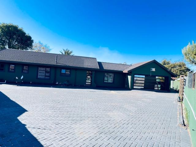 3 Bedroom House in Crystal Park