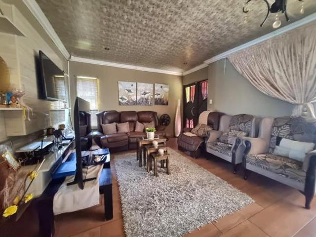 3 Bedroom House in Amajuba Park