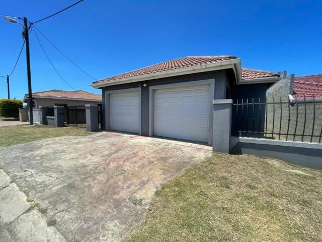 3 Bedroom House in Amalinda