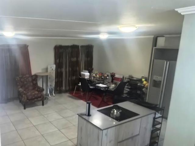 3 Bedroom House in Amberfield