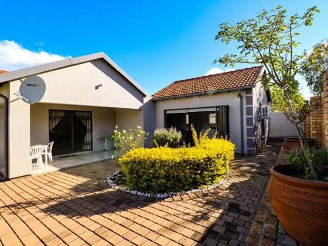 3 Bedroom House in Amberfield Valley