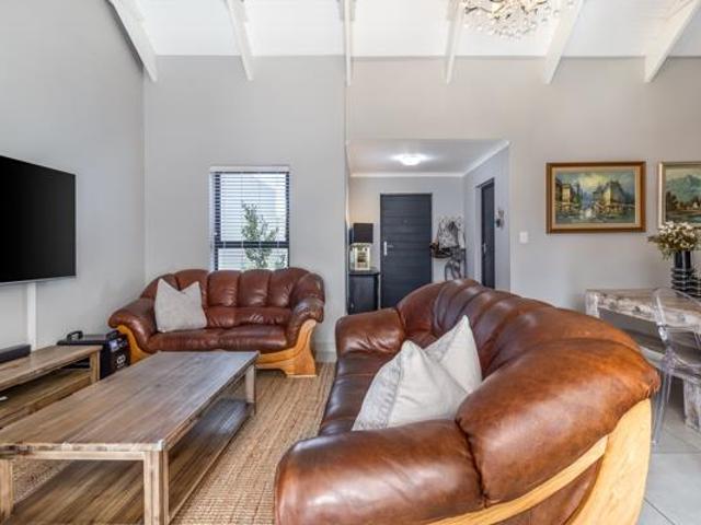 3 Bedroom House in Aan de Wijnlanden