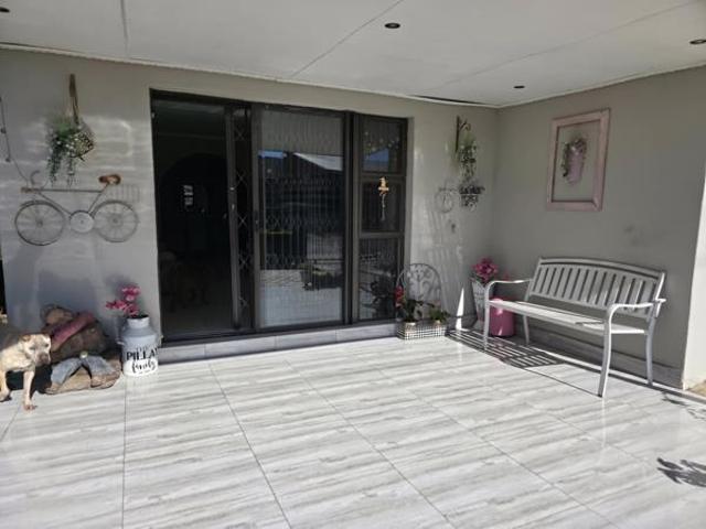 3 Bedroom House in Acaciaville