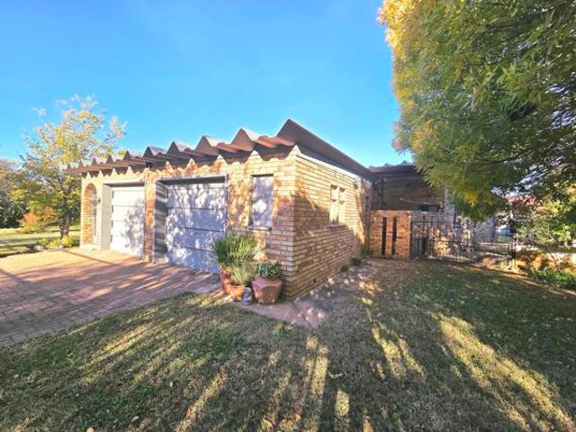 3 Bedroom House in Adamayview