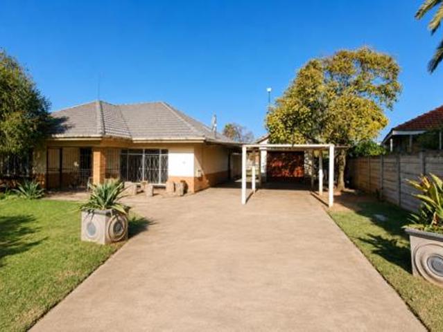 3 Bedroom House in Adamayview