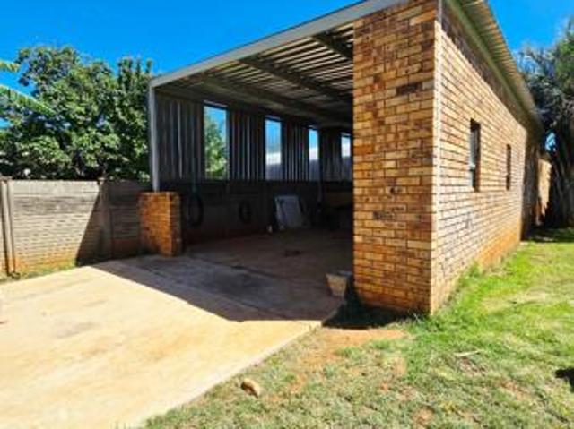 3 Bedroom House in Adamayview