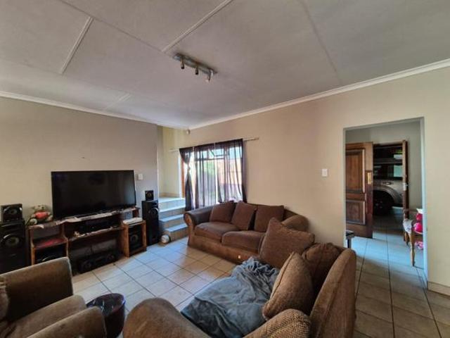 3 Bedroom House in Aerorand