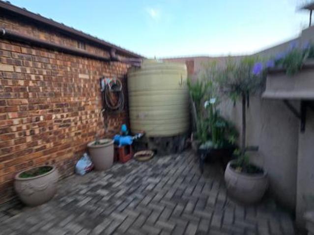 3 Bedroom House in Aerorand