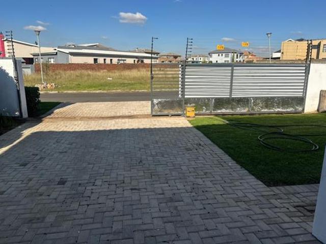 3 Bedroom House in Aerorand