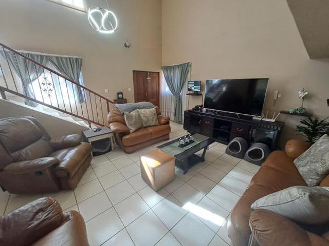 3 Bedroom House in Aerorand