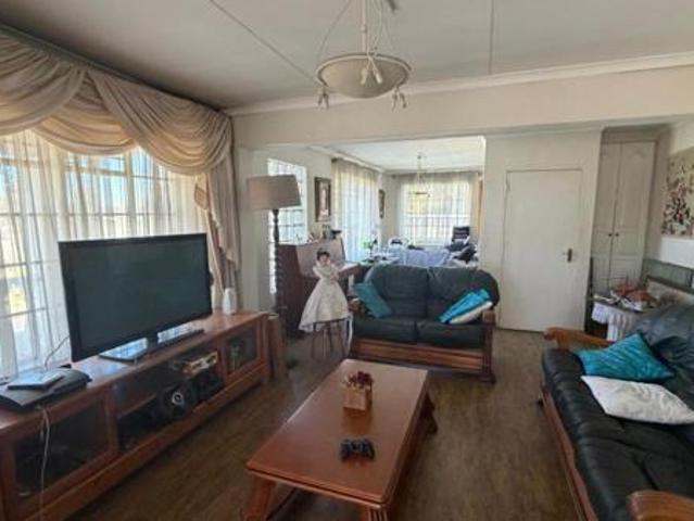 3 Bedroom Townhouse in Aerorand
