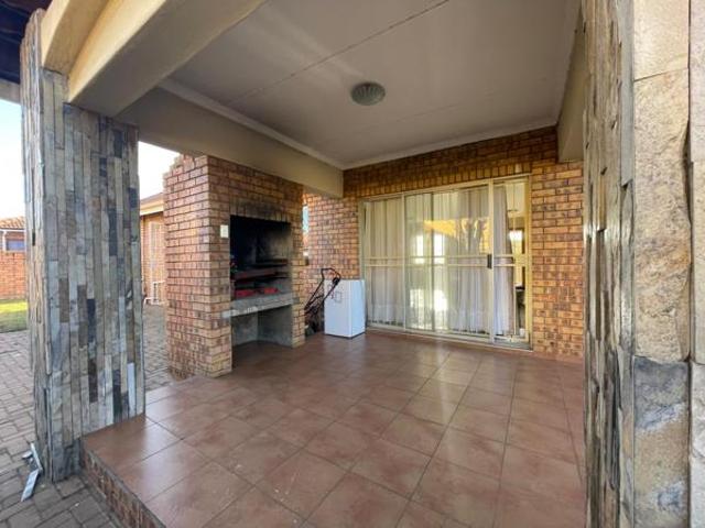 3 Bedroom House in Aerorand