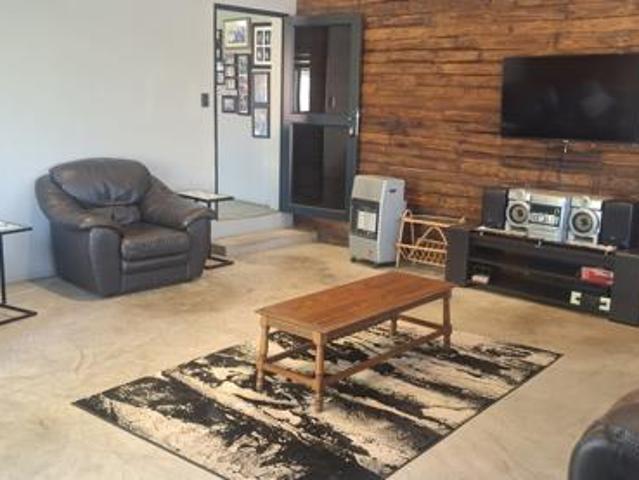 3 Bedroom House in Aerorand