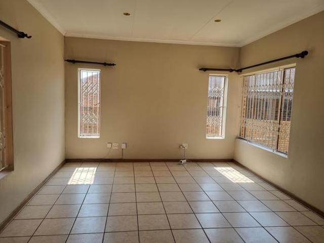 3 Bedroom House in Aerorand