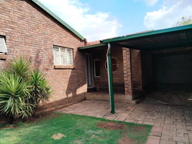 3 Bedroom House in Aerorand