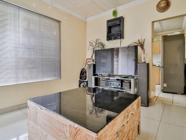 3 Bedroom House in Allandale