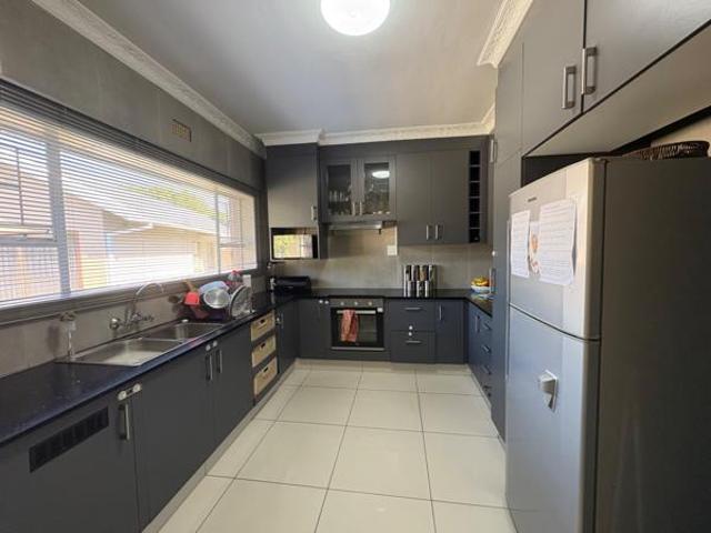 3 Bedroom House in Arboretum