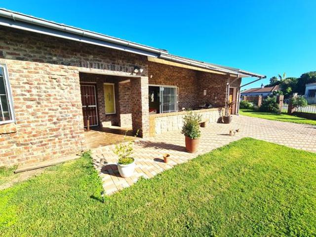 3 Bedroom House in Aston Bay