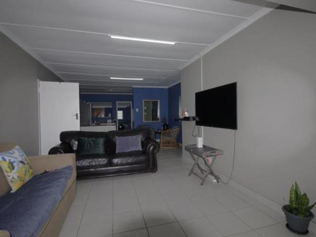 3 Bedroom House in Aston Bay