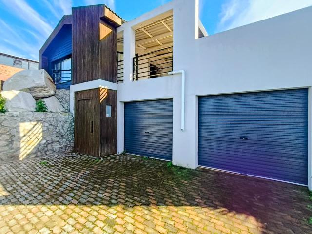 3 Bedroom House in Aston Bay