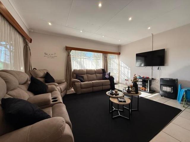 3 Bedroom House in Aviary Hill