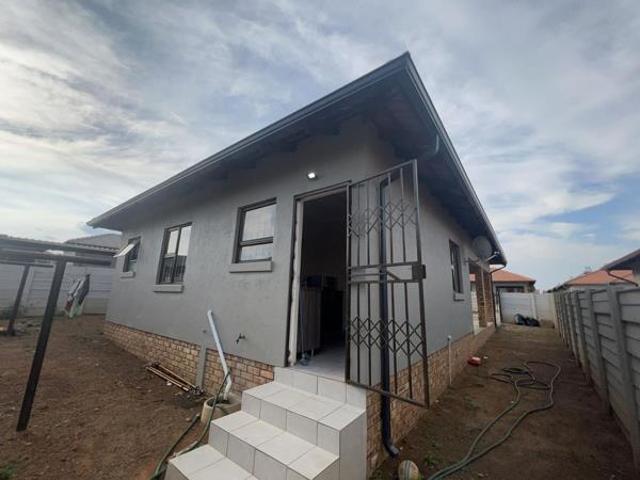 3 Bedroom House in Azaadville Gardens