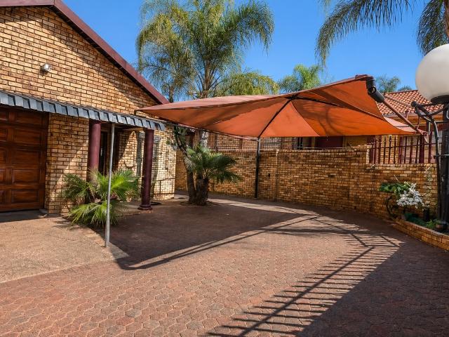 3 Bedroom House in Azaleapark