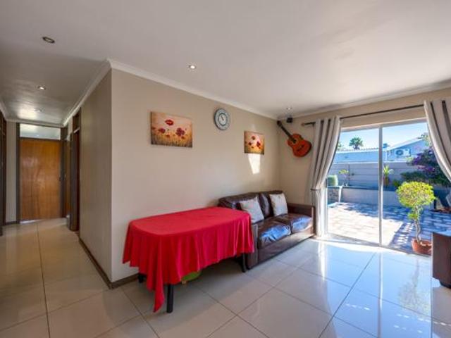 3 Bedroom House in Bothasig