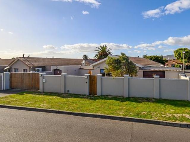 3 Bedroom House in Bothasig