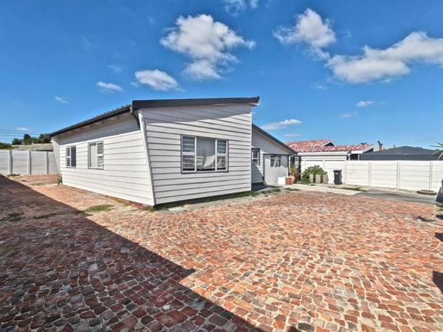 3 Bedroom House in Bothasig