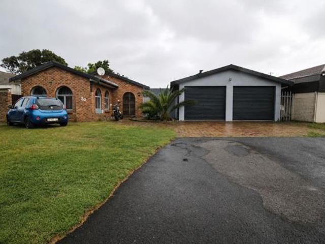 3 Bedroom House in Bothasig