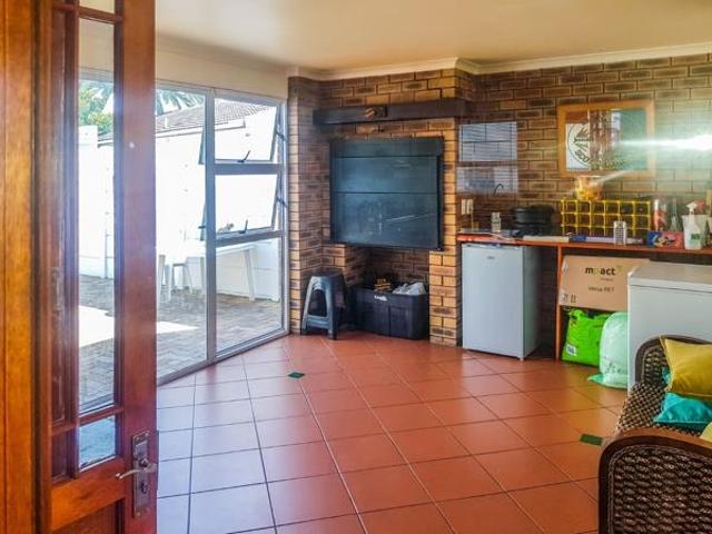 3 Bedroom House in Bothasig