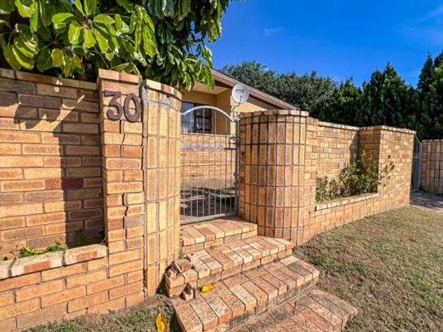 3 Bedroom House in Bothasrus