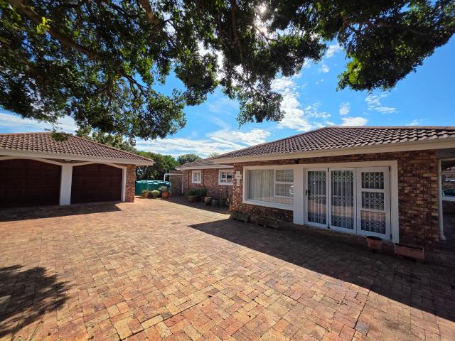 3 Bedroom House in Boesmansriviermond
