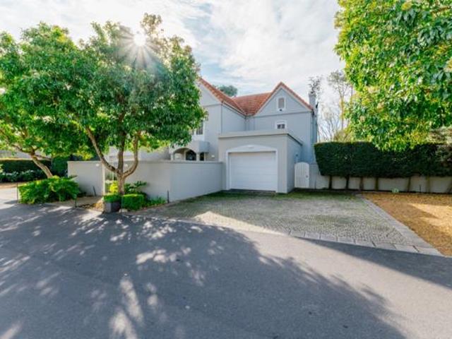 3 Bedroom House in Boschenmeer Golf & Country Estate