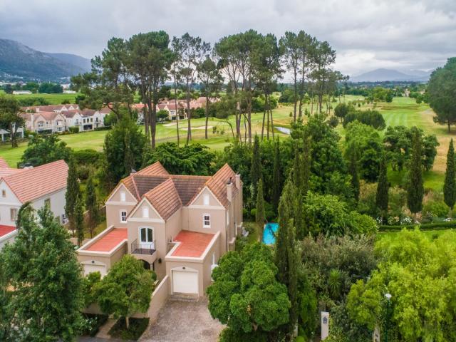 3 Bedroom House in Boschenmeer Golf & Country Estate
