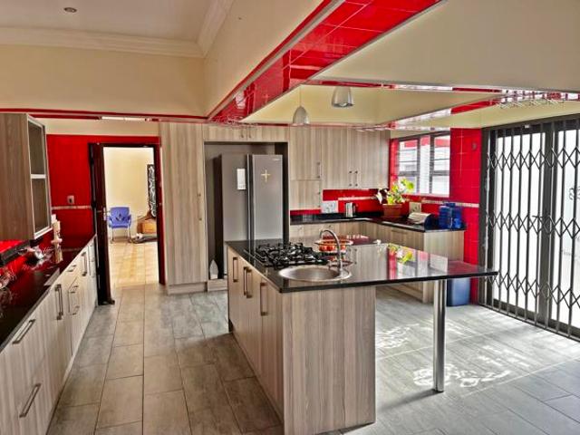 3 Bedroom House in Bayswater
