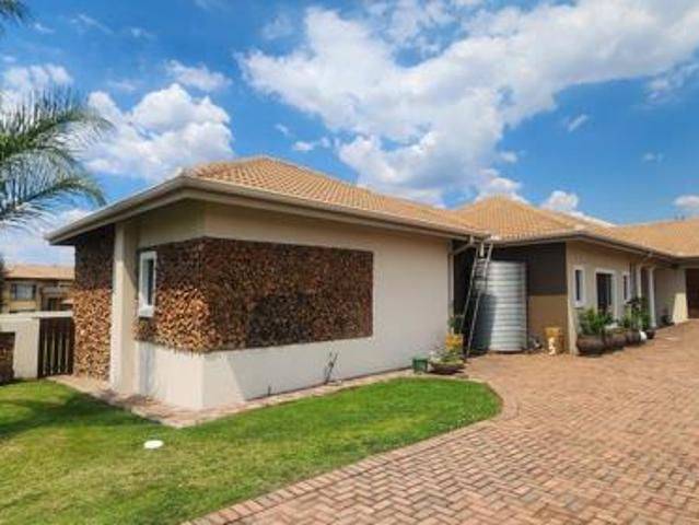 3 Bedroom House in Bankenveld