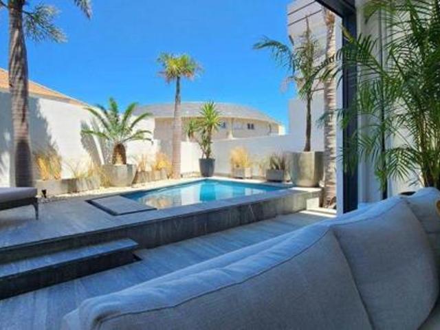 3 Bedroom House in Bantry Bay