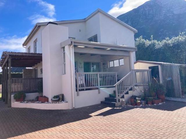 3 Bedroom House in Bettys Bay