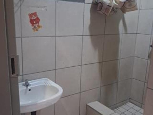 3 Bedroom House in Bezuidenhout Valley