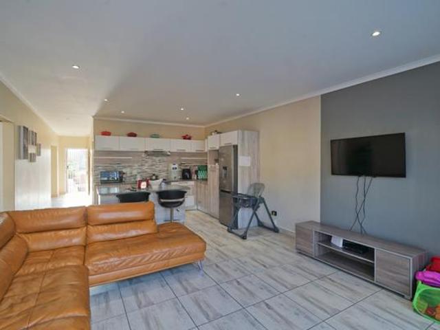 3 Bedroom Townhouse in Beacon Bay
