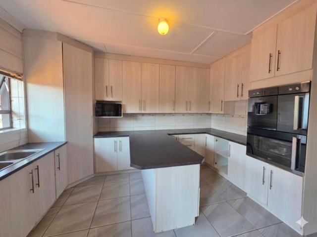 3 Bedroom House in Beaconsfield