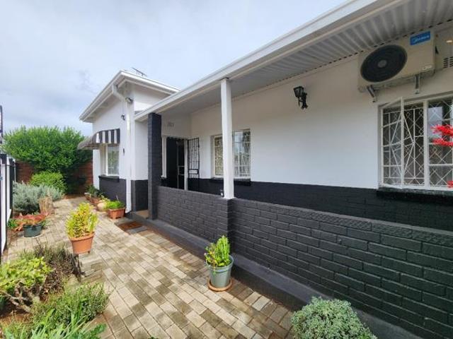 3 Bedroom House in Beaconsfield
