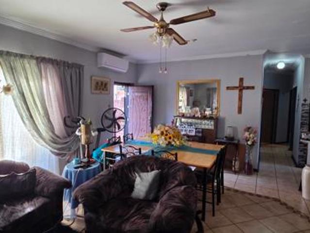 3 Bedroom House in Beaconsfield