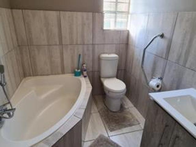 3 Bedroom House in Beaconsfield
