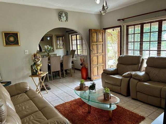 3 Bedroom House in Bellevue