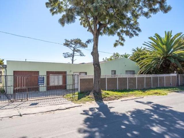 3 Bedroom House in Belmont Park